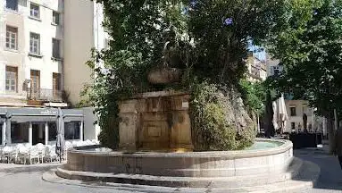 Photo de Fontaine des 3 Dauphins
