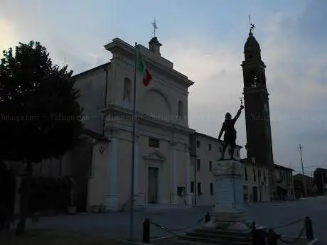 Photo de Parrocchia Sant Anna Dei Boschi