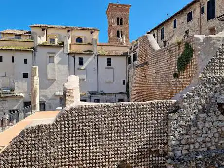 Photo de Terracina Capitolium