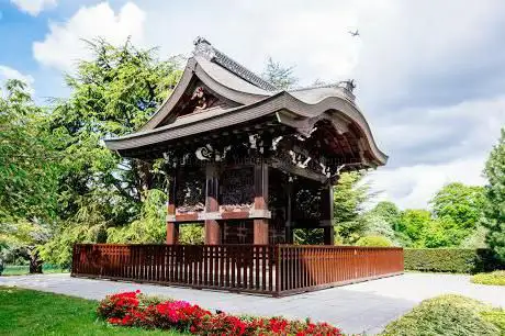 Photo de Chokushi-Mon & Japanese Landscape - Kew Gardens