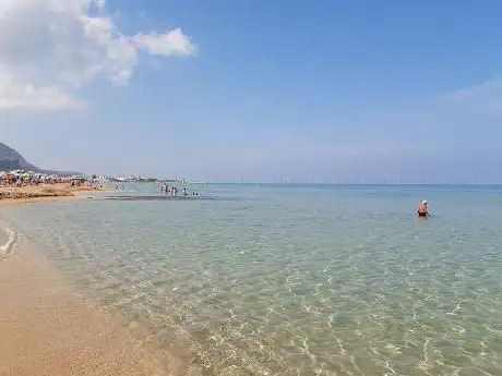 Photo de Spiaggia di San Giuliano