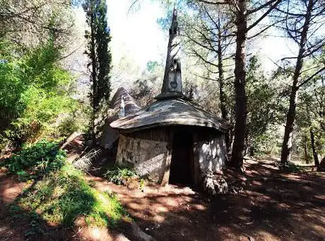 Photo de Bosc d'escultures i cabana dels nans