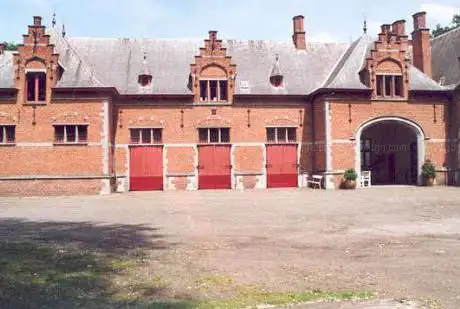 Koetshuis kasteel Gruuthuse