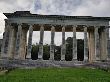 Photo de Colonnes du théâtre romain de Nîmes