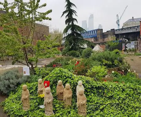 Photo de Crossbones Graveyard & Garden of Remembrance