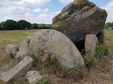 Photo de Dolmen de la Madeleine