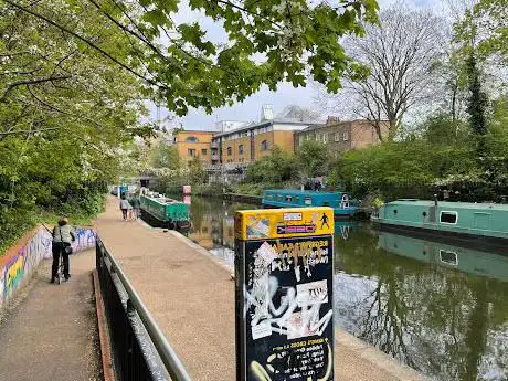 Photo de Regent's Canal Towpath  London
