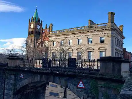 Photo de Shipquay Gate Derry City Walls