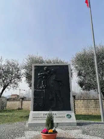 Monumento commemorativo agli Alpinii