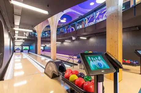Le STRIKE ROC Avoriaz -bowling-