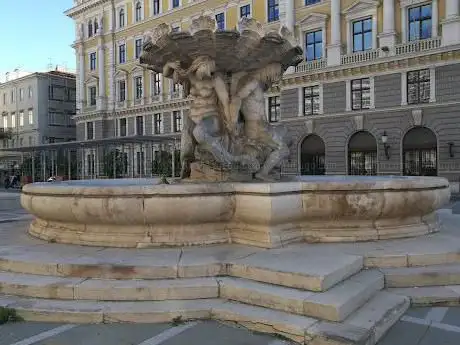 Photo de Piazza Vittorio Veneto