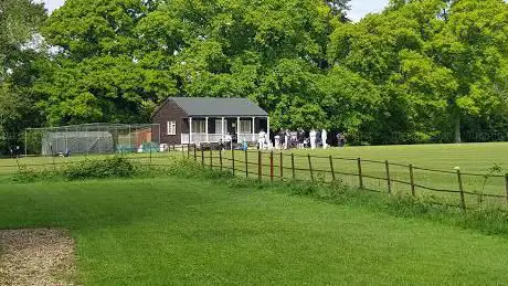 Photo de Temple Grove Cricket Ground