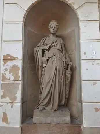 Escultura. La Prudència i la Justícia de Josep Anicet Santigosa i Vestraten