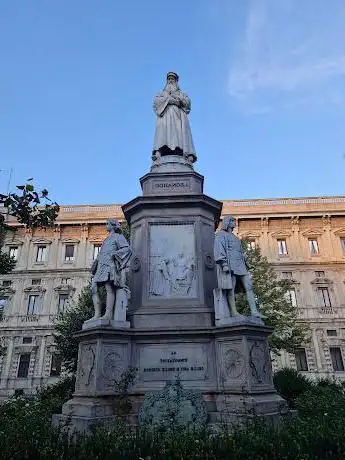 Photo de Statue Léonardo da Vinci