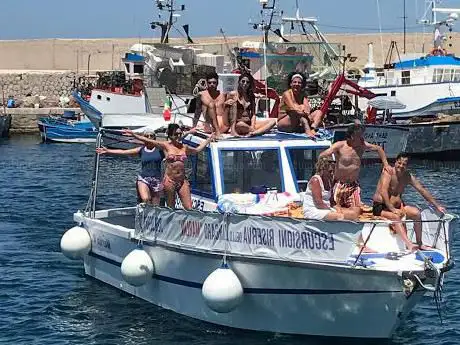Photo de San Vito Lo Capo escursioni in barca Marlin