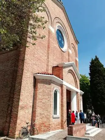Photo de Parrocchia dei Santi Teonisto ed Agostino