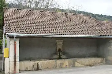Ancien lavoir et fontaine