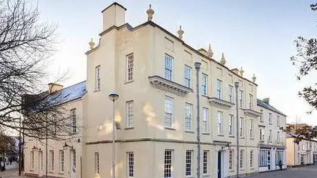 Llanelly House