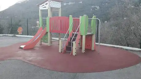 Photo de Aire de jeux pour enfants - Mimet Centre