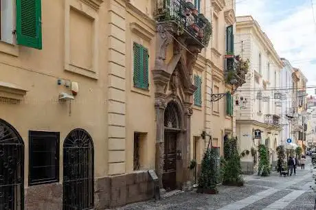 Plaça del Pou Vell (Piazza Civica)