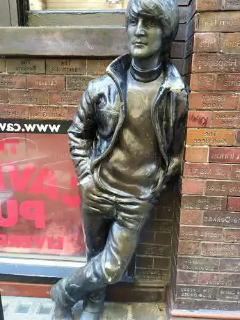 Photo de John Lennon Statue - Mathew Street