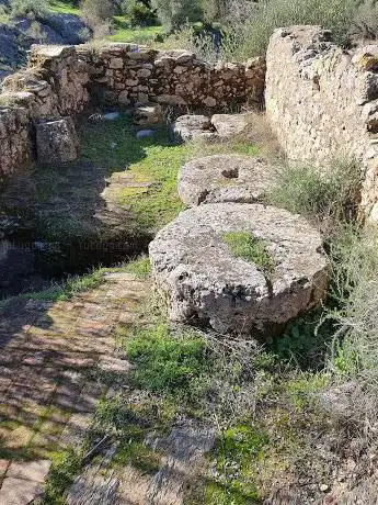 Photo de los Frailes Mill ruins.