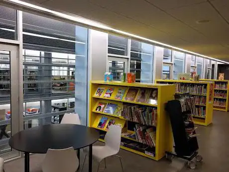 Photo de Biblioteca Vilapicina i la Torre Llobeta