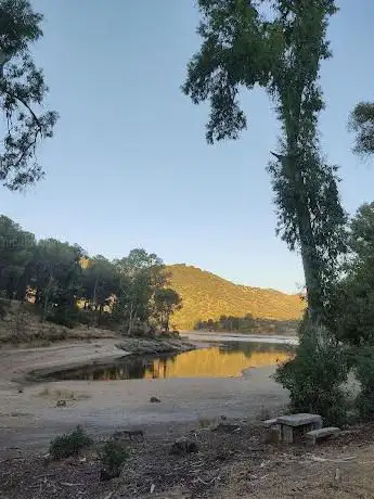 Photo de Playas y Ãrea Recreativa El Encinarejo