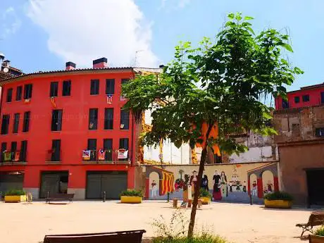 Photo de Plaça GaudÃ. La Vella