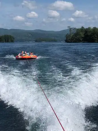 Photo de Daleys Adventure Boat Tours