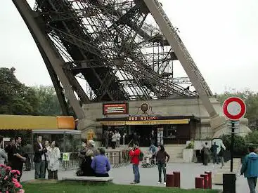 Photo de Garden of the Eiffel Tower
