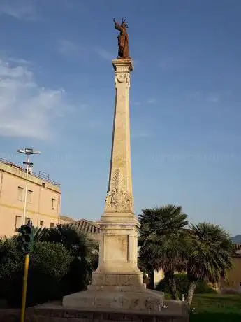 Obelisco e Statua del Redentore