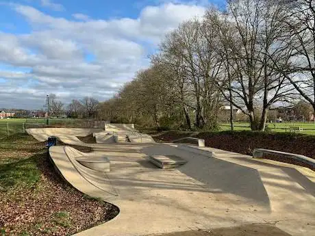 Photo de Wheel Memorial Park - Church Crookham