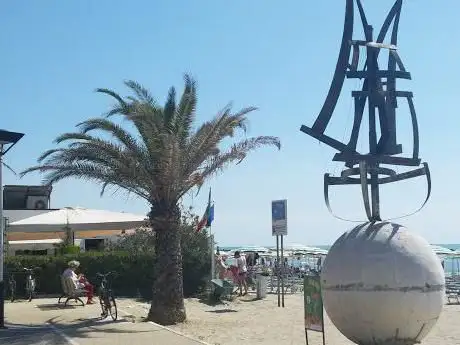 Photo de Monumento alla Vela