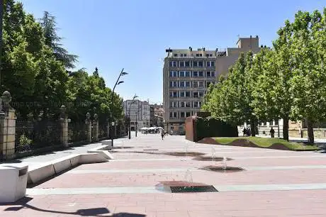 Photo de Paseo el Espolón Park