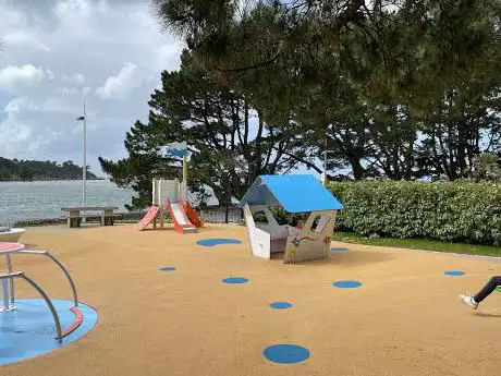 Aire de jeux 2-8 ans