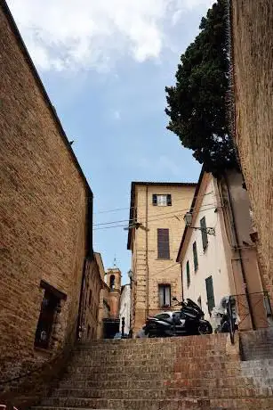 Photo de Civitanova Alta Borgo Antico