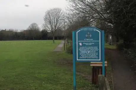 Photo de Manorcrofts Recreation Ground