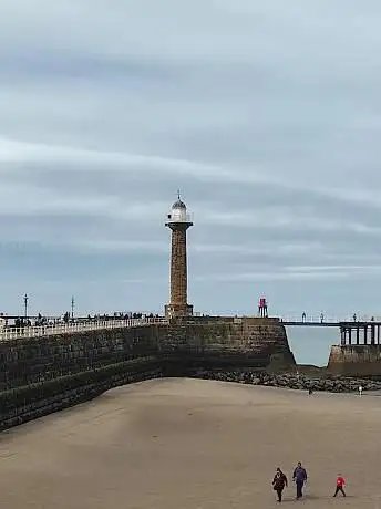 Photo de Whitby beach
