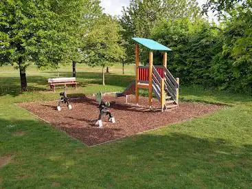 Aire de jeux tout petit grand godet
