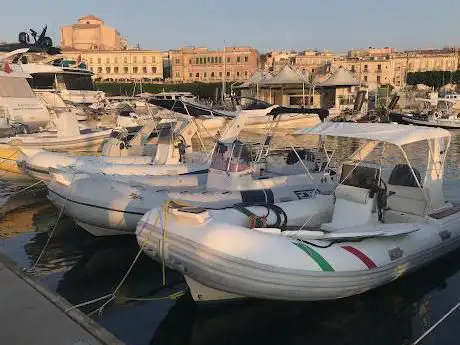 Photo de Explore Ortigia - RENT BOAT noleggio gommoni SIRACUSA  escursioni in barca