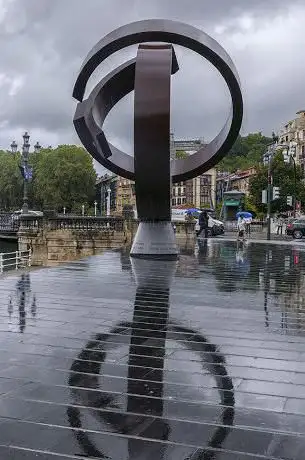 Photo de Jorge Oteitza Estatua