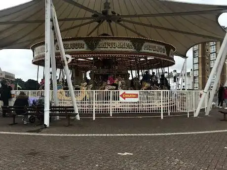 Photo de Silcock's Golden Gallopers Carousel