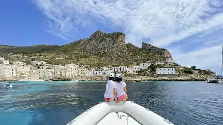 Photo de Explora Egadi escursioni in gommone isole Favignana Levanzo, Marettimo