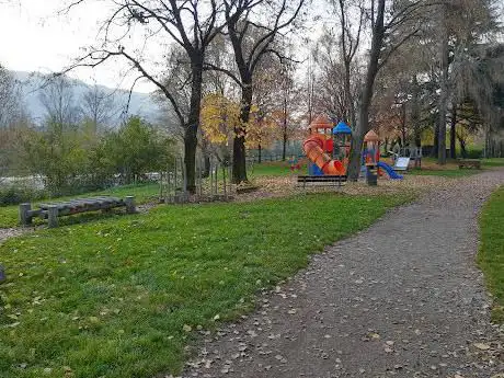 Photo de Parco Martiri delle Foibe con giochi