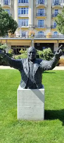 Quincy Jones Statue