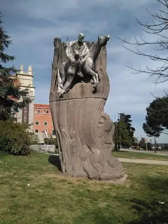 Photo de Monumento a la Hispanidad