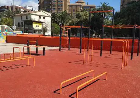 Photo de PARQUE DE BARRAS - CALISTENIA YUHIRO HANMA