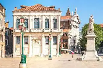 Photo de Campo Santo Stefano