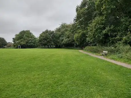 Photo de Hutton Poplars Green
